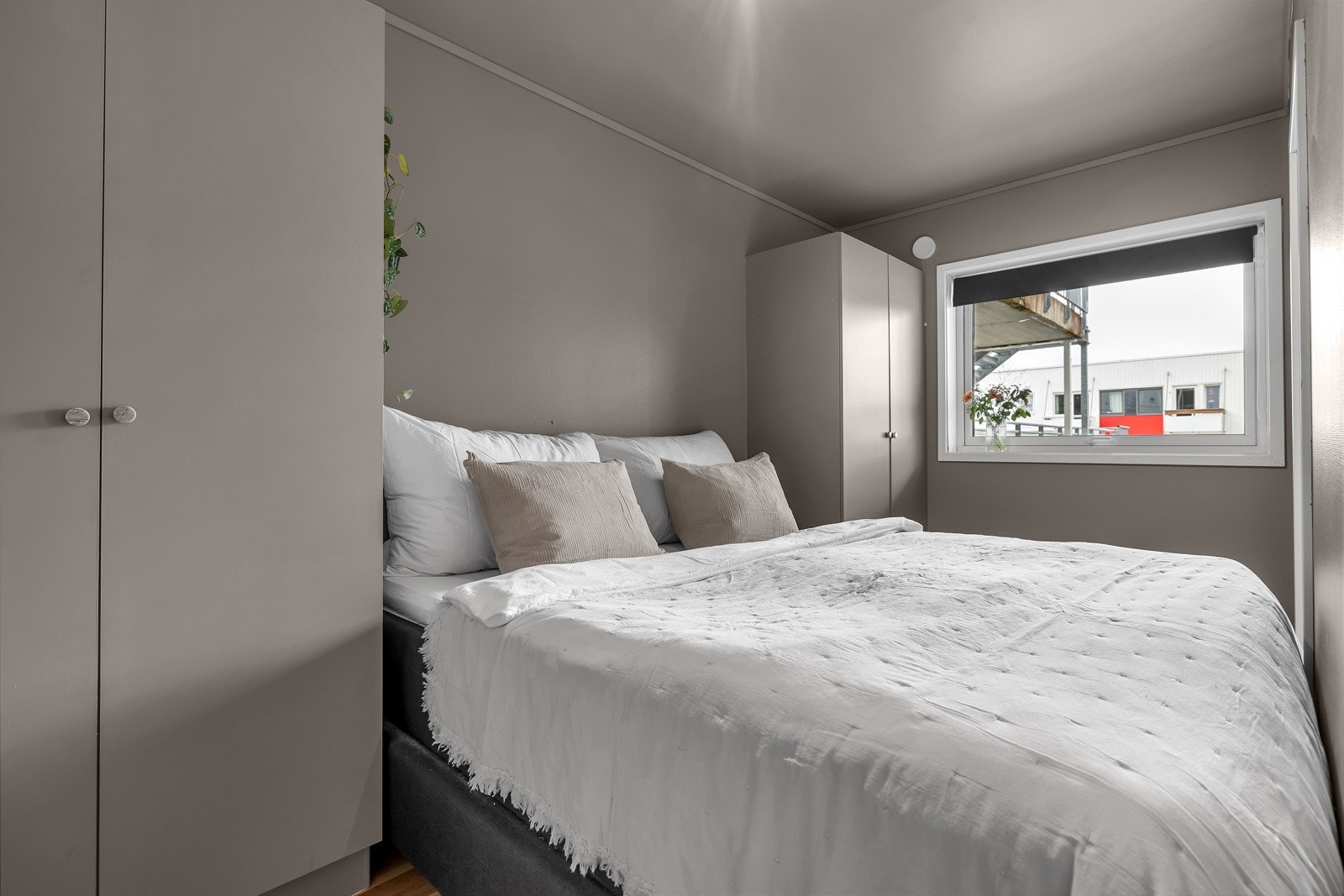 Flott soverom med god størrelse. Galleribilde