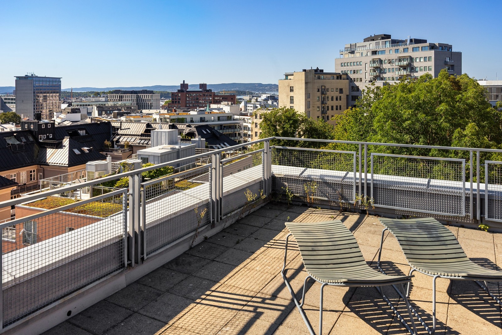 Fra takterrassen er det nydelig utsikt over Oslo by. Galleribilde