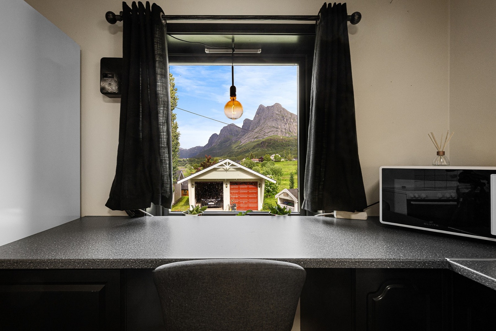 Utsiktsforhold fra kjøkken. Galleribilde