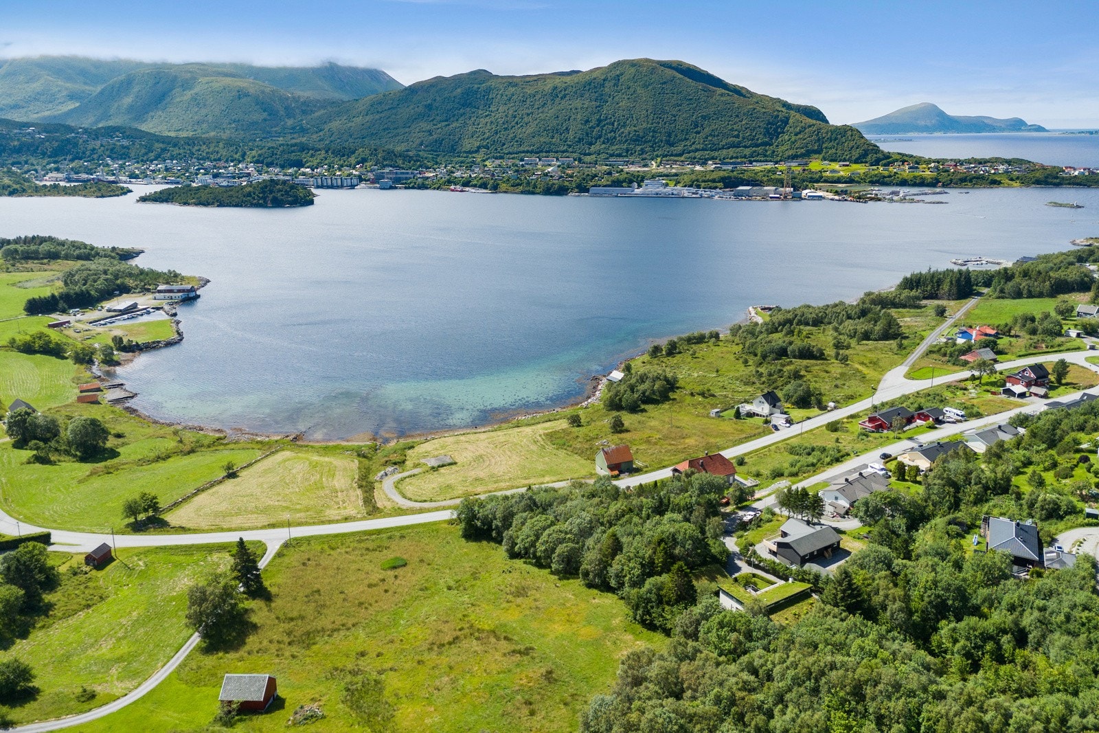 Brattvågen i front. Galleribilde