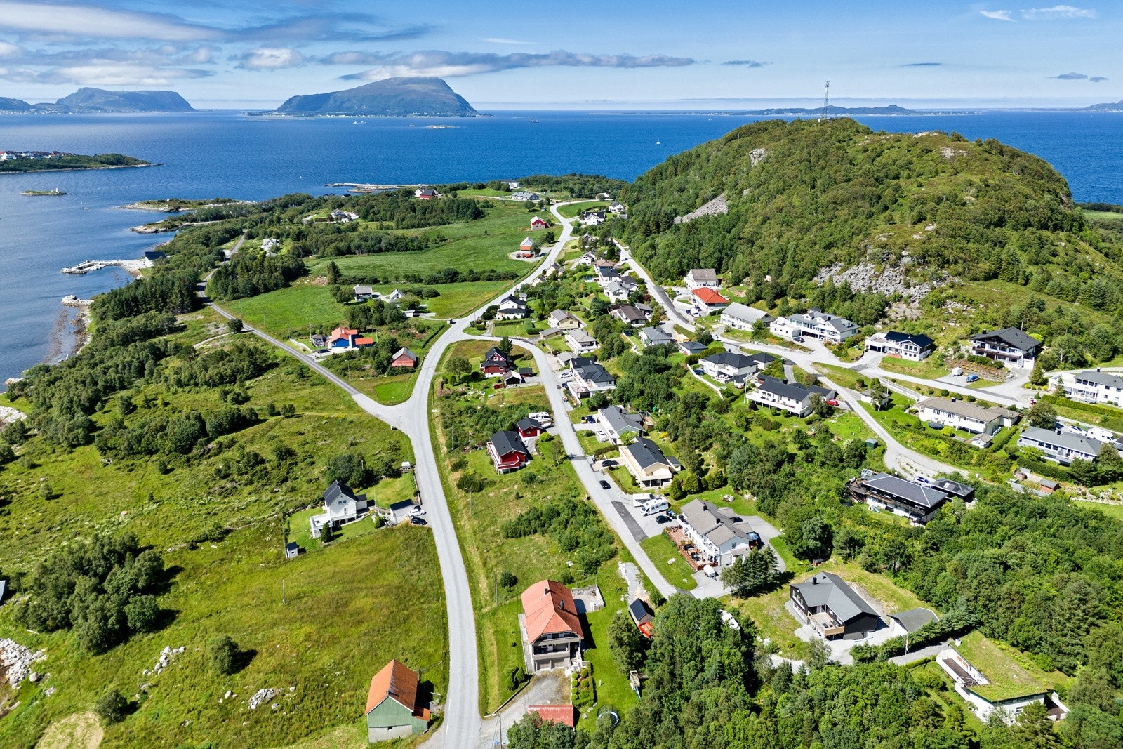 Helland med Nordøyene i bakgrunnen. Galleribilde
