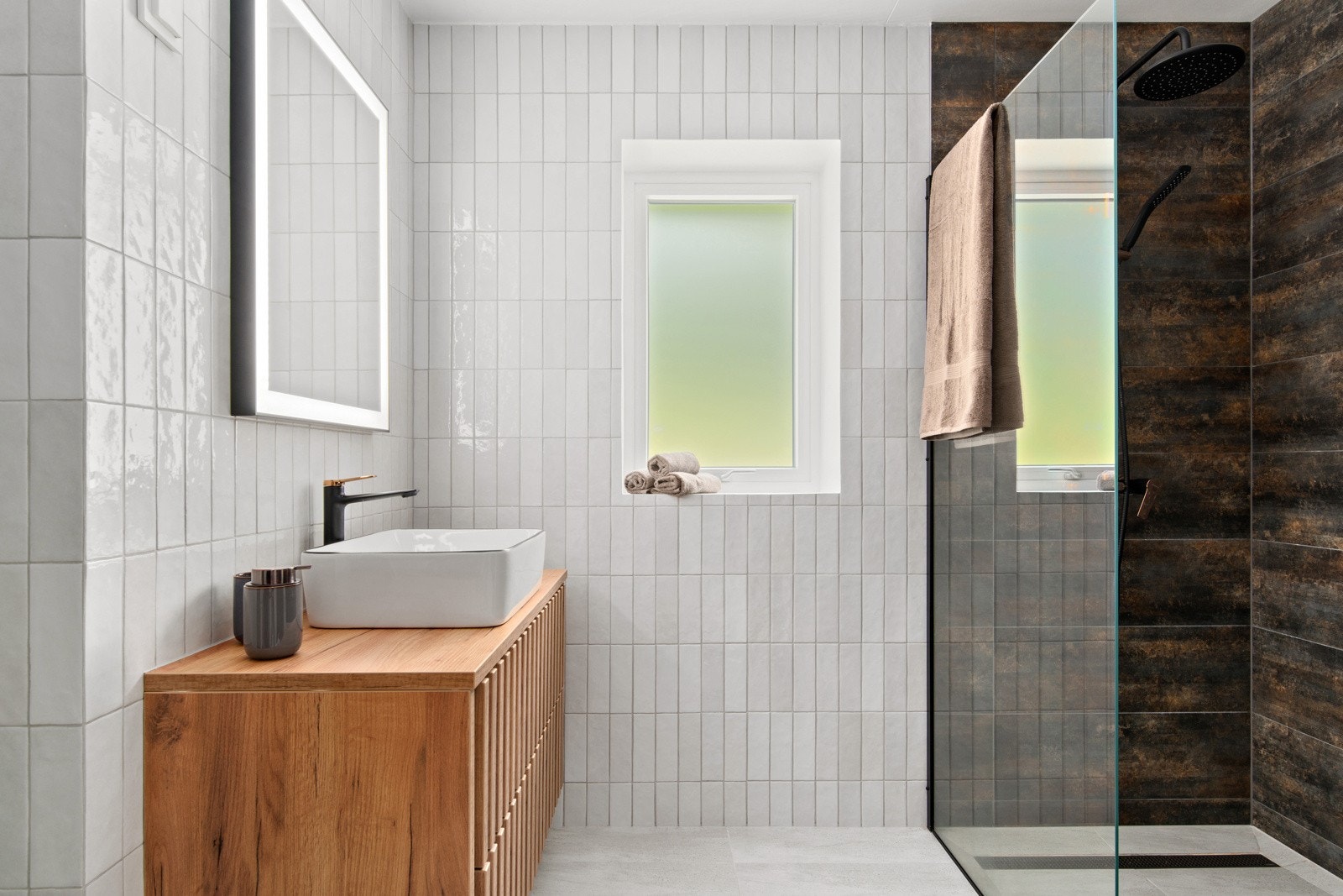 Inne i sovedelen i huset er dette badet som ble totalfornyet i 2023. Galleribilde