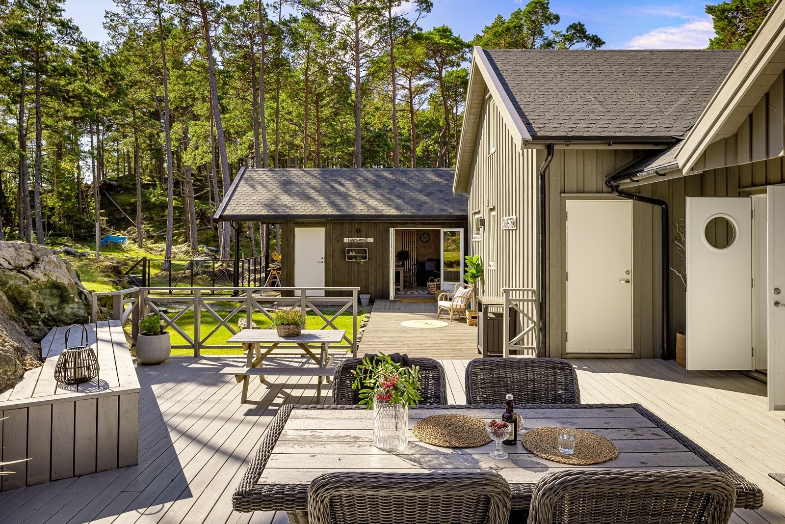 Her kan man følge solen og sitte i le for ulike vindretninger Galleribilde