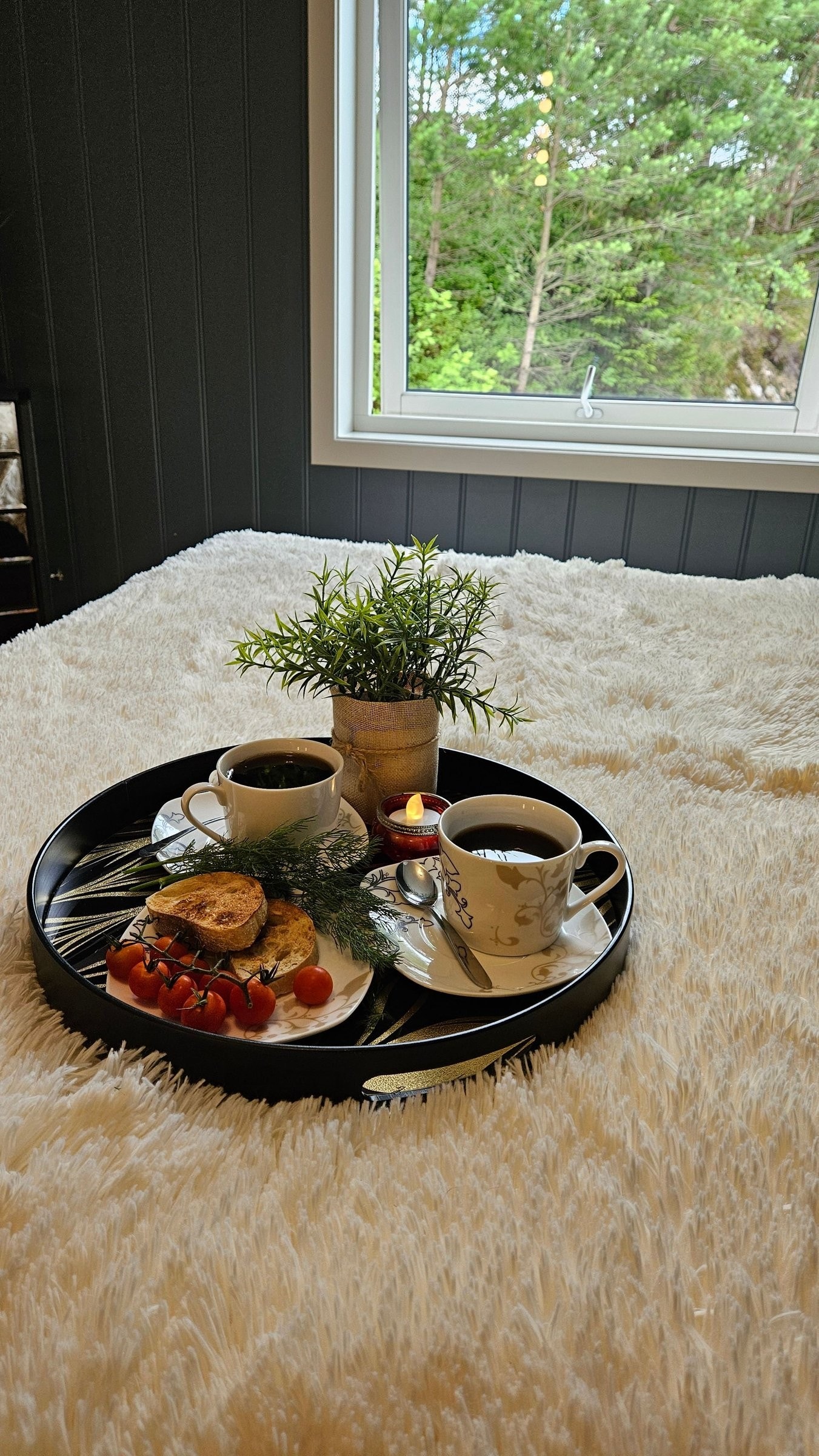 Perfekt rom for late morgener og frokost på senga Galleribilde