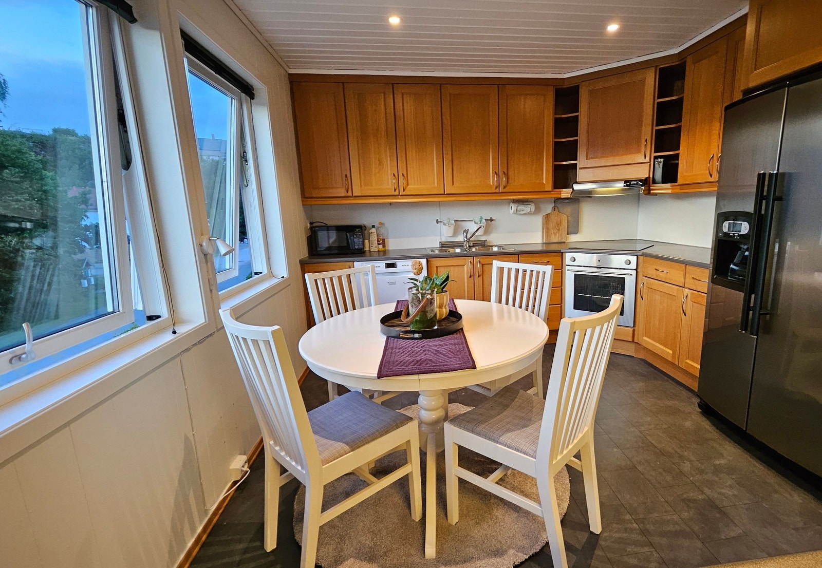 God plass til spisebord for både hverdag og gjester Galleribilde