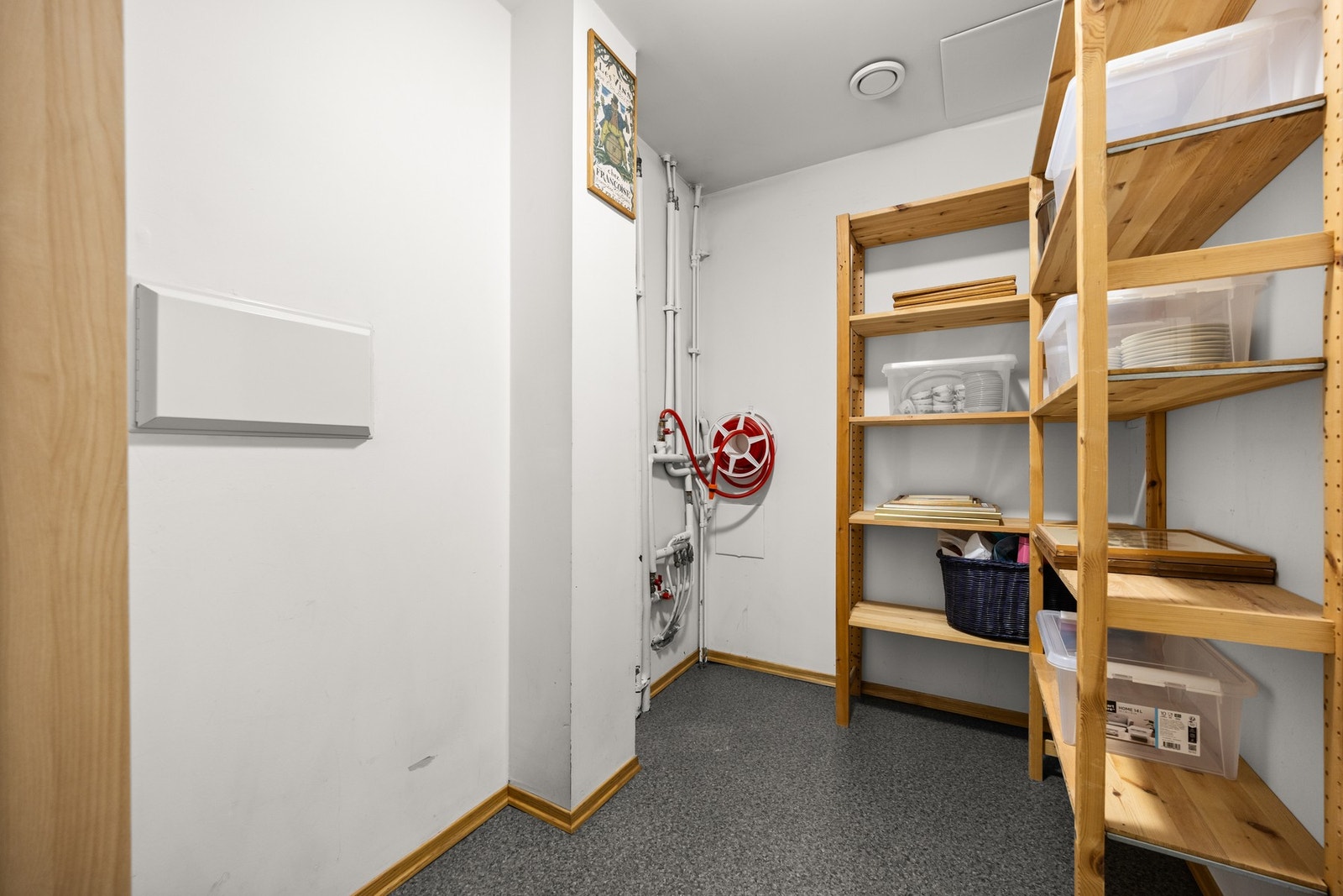 Leiligheten har flere gode oppbevaringsmuligheter i blant annet bod Galleribilde
