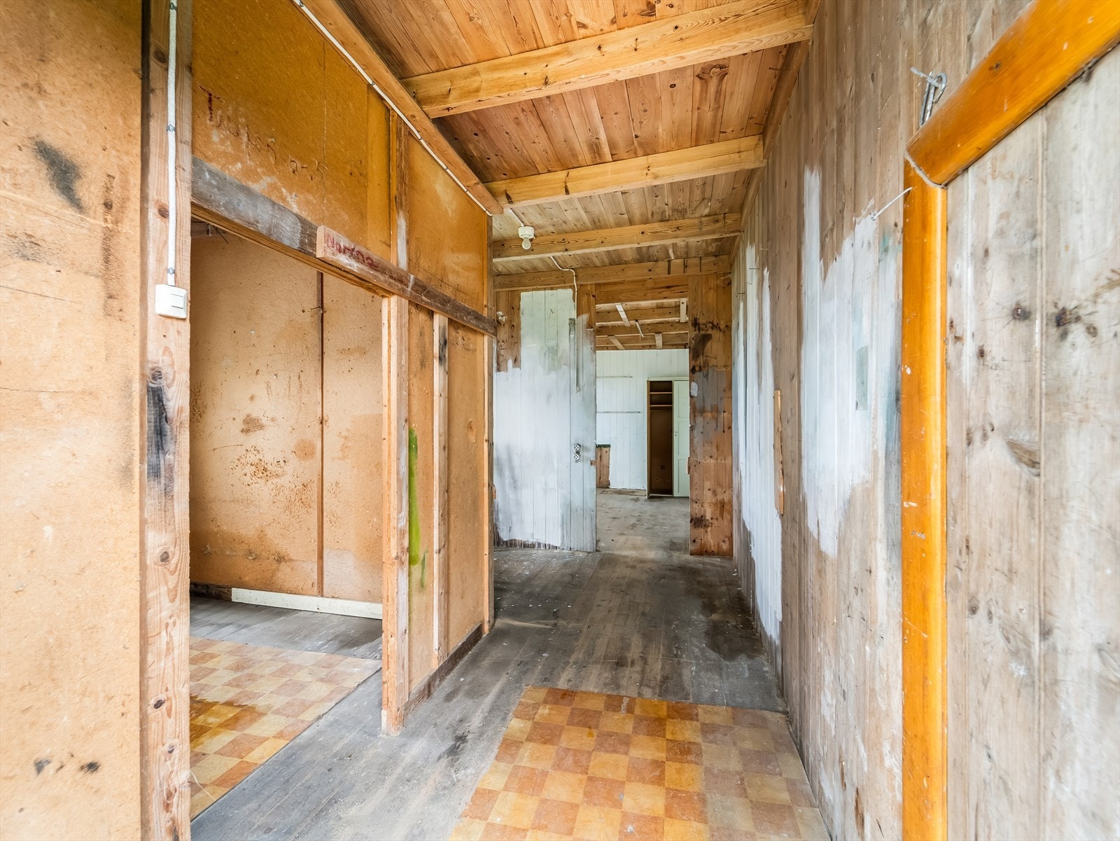 Rom i løa som tidligere har vært benyttet som verksted og oppbevaringsrom. Galleribilde