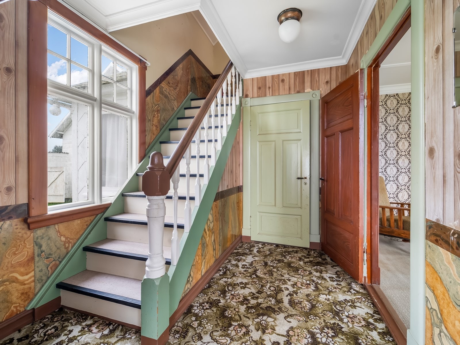 Original trapp opp til husets 2. etasje. Galleribilde