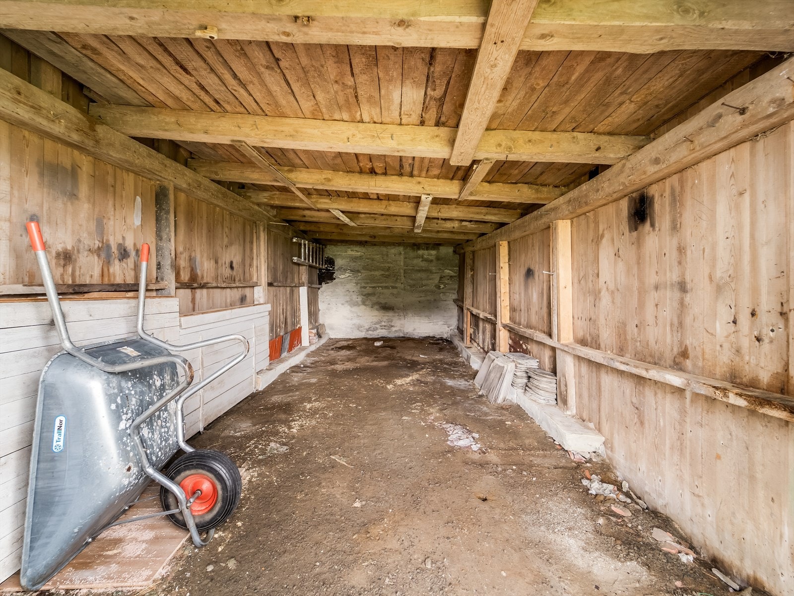 Garasje i løa. Galleribilde