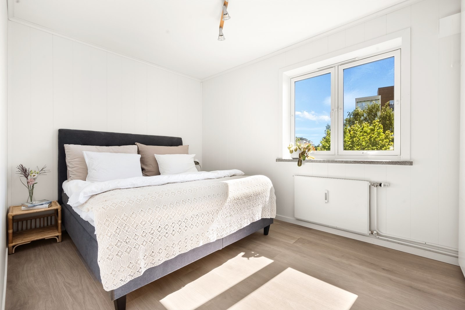 - Soverommet er av god størrelse med god plass til dobbeltseng, garderobeskap og øvrig ønsket møblement - Galleribilde