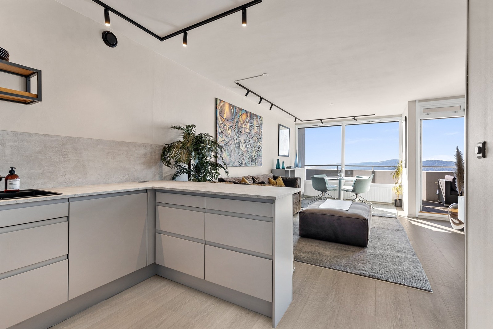 I tillegg er det montert vannstoppsystem og komfyrvakt for en tryggere hverdag Galleribilde