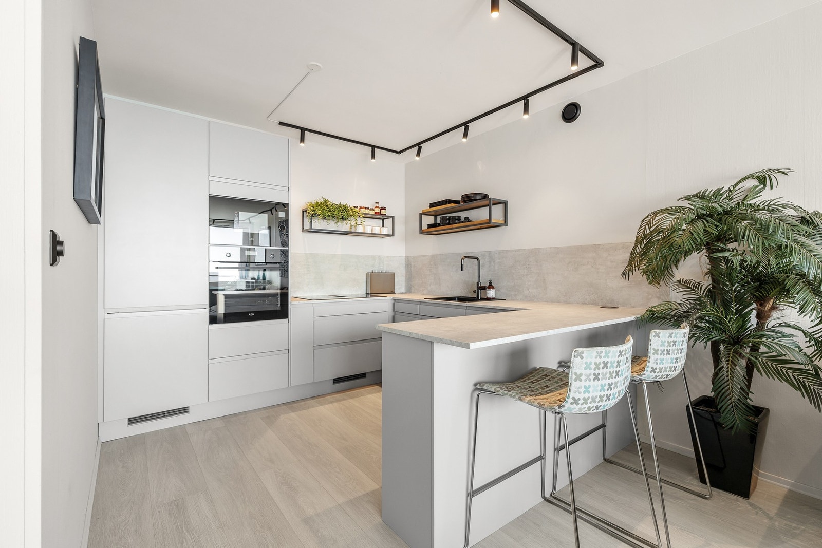 Leiligheten ble rehabilitert i 2024/25 med nye overflater, nytt kjøkken og bad, inkludert oppgradert røropplegg og nytt elektrisk anlegg Galleribilde