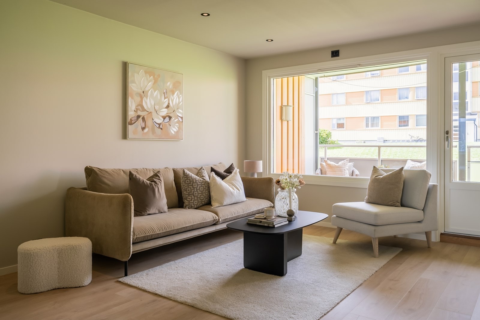 Hele leiligheten er totaloppusset i 2025 (se liste over oppgraderingene i salgsoppgaven). Galleribilde