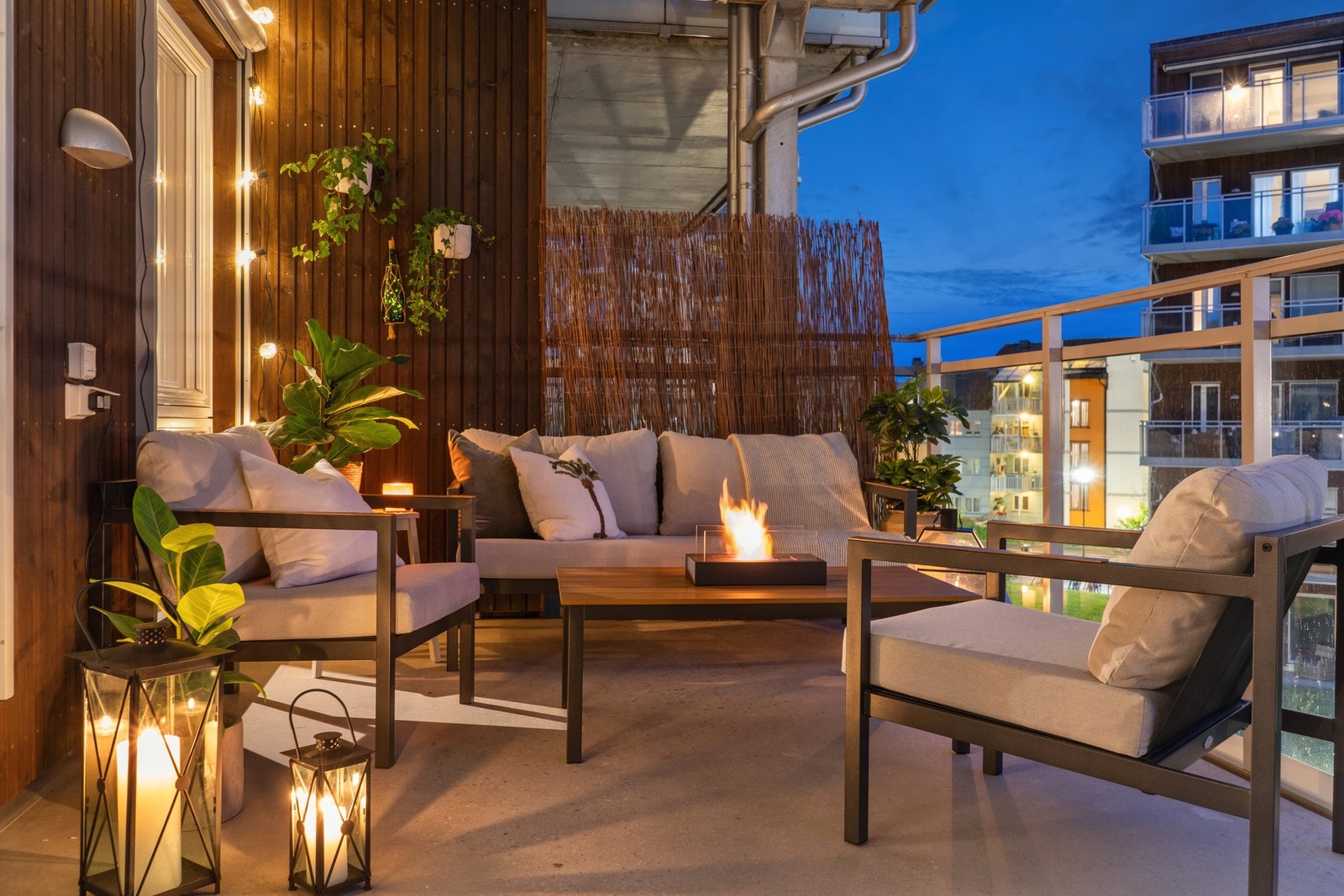 Fra boligen er det kort vei til lekeplass, flere ballbaner og treningssenter. Galleribilde