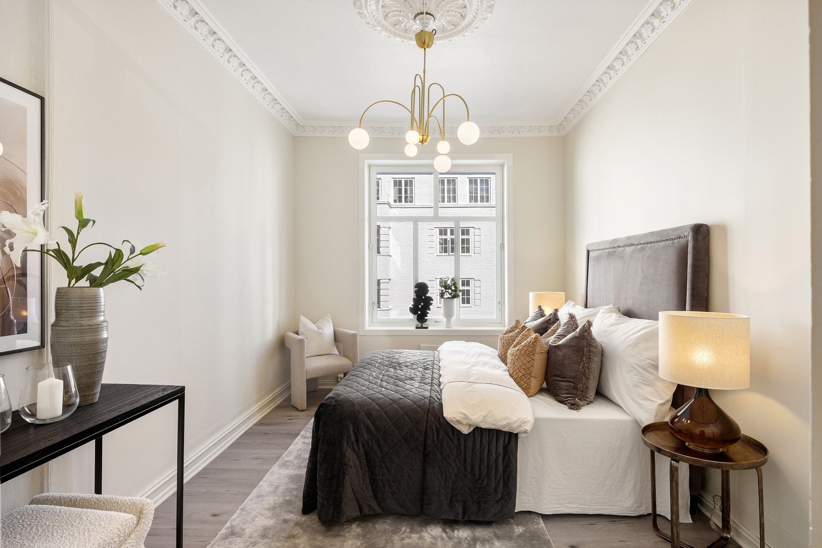 Romslig hovedsoverom med god plass til dobbeltseng og garderobe. Galleribilde