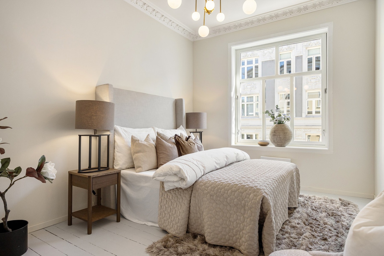 Soverom 2 er av god størrelse, med plass til dobbeltseng og garderobe. Galleribilde