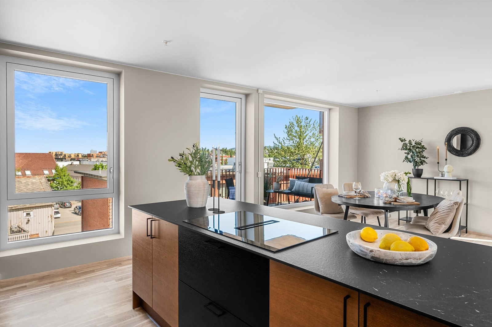 Her kan man nyte matlagingen med flott utsikt. Galleribilde