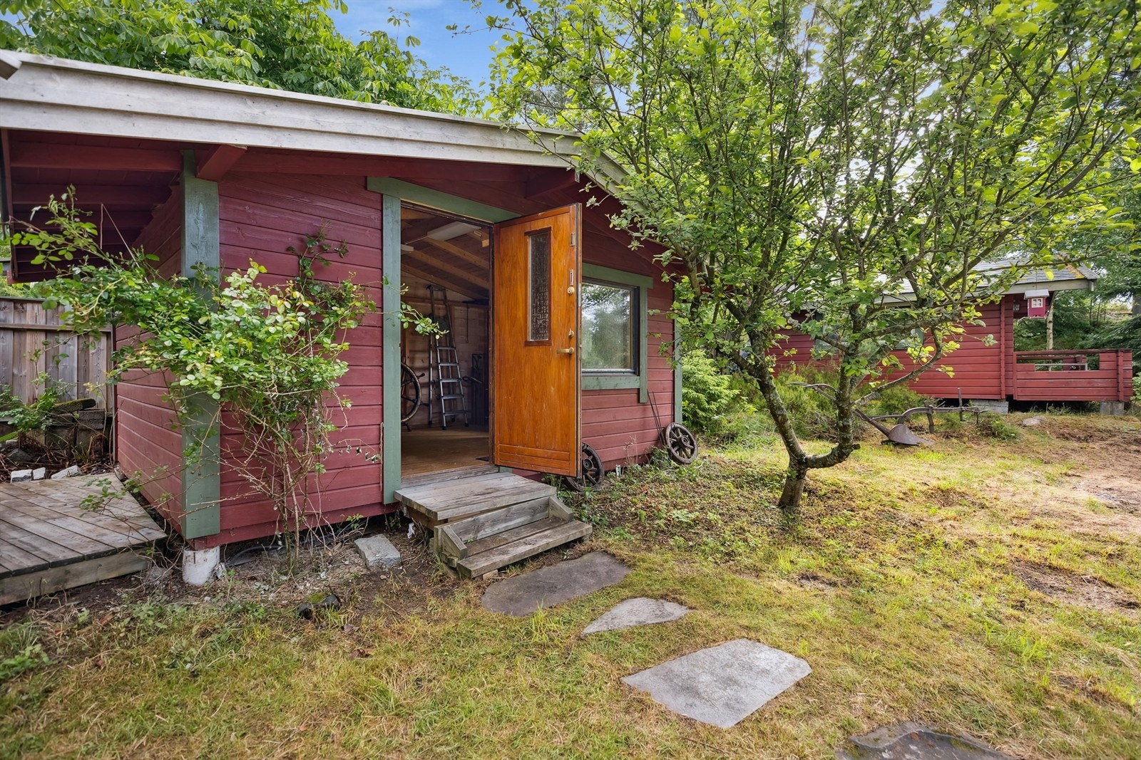 Utebod 2 med godt med oppbevaringsplass. Galleribilde