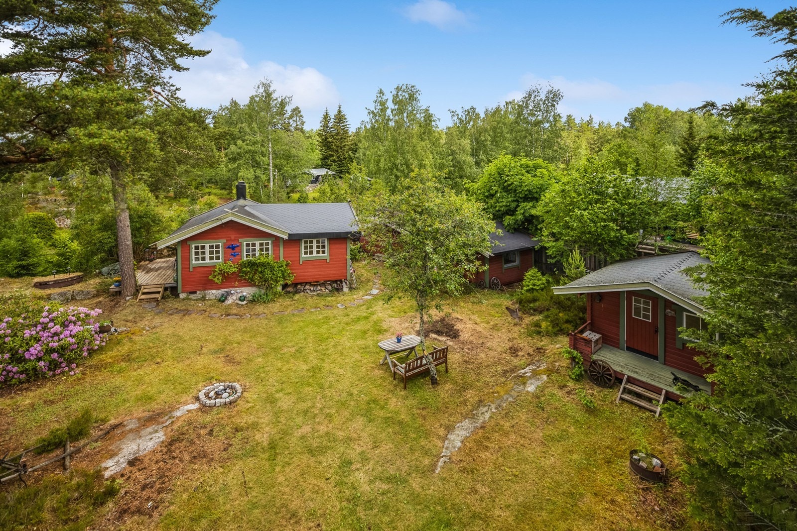 Stor, deilig eiendom med mye boltreplass for liten og stor. Galleribilde