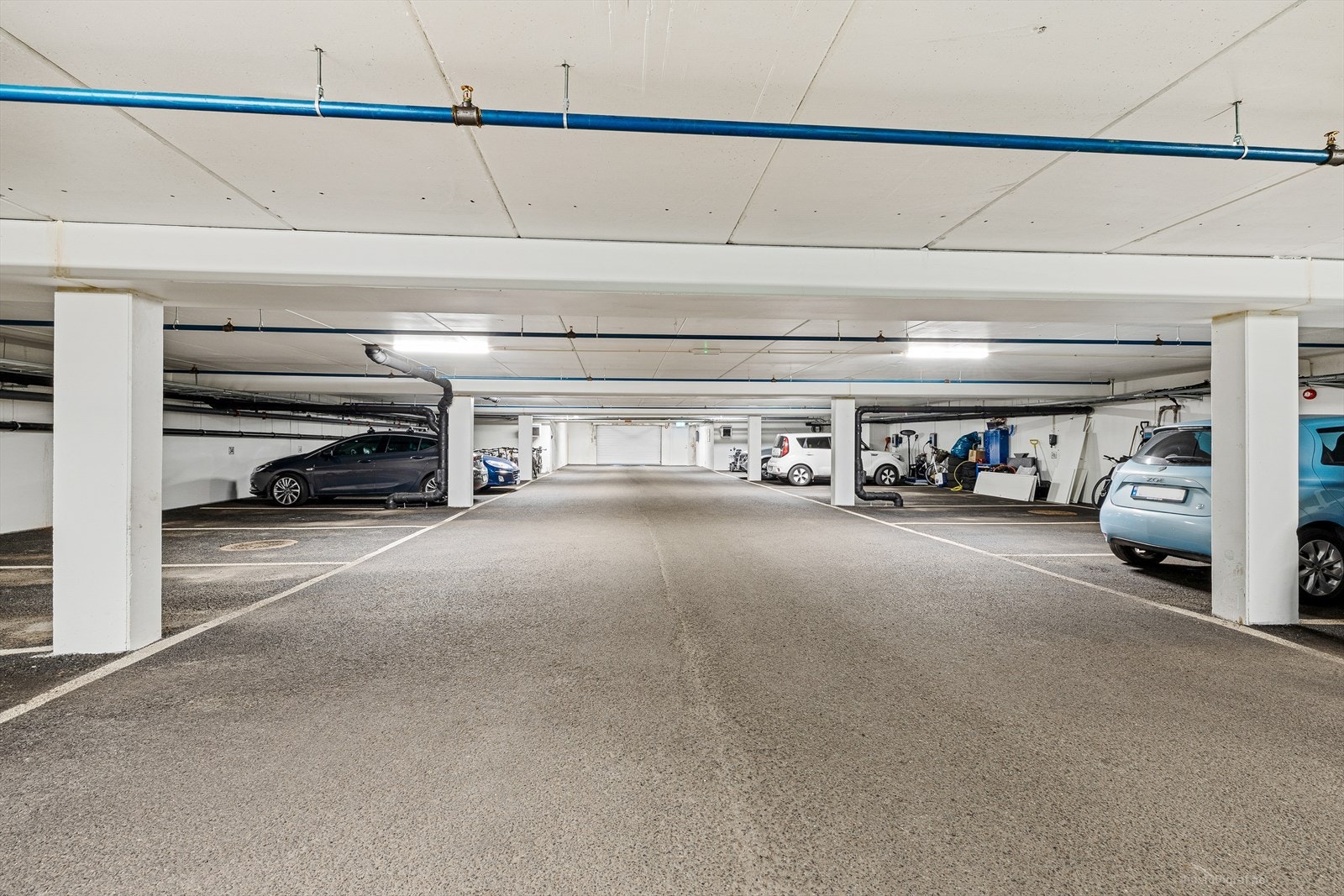 Felles garasjeanlegg - denne boligen disponerer 2 p-plasser. Galleribilde