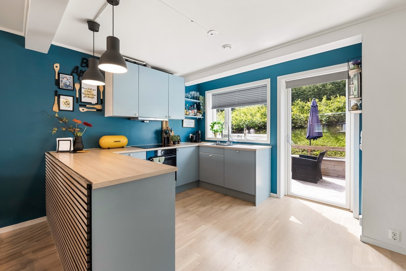 Elegant og tidløst innredning på kjøkken Galleribilde