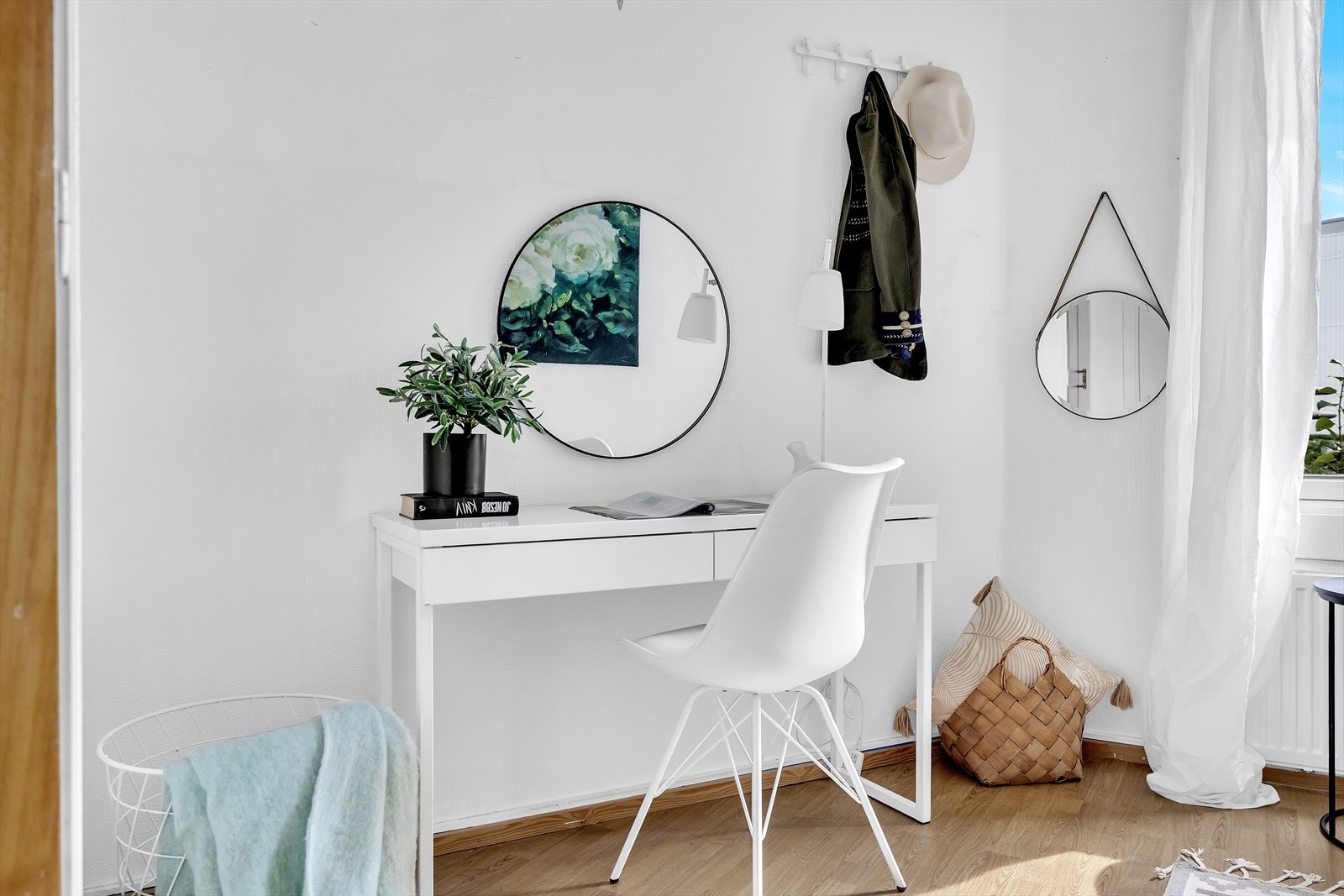 Dette er også innredet med plassbygde skap. Galleribilde