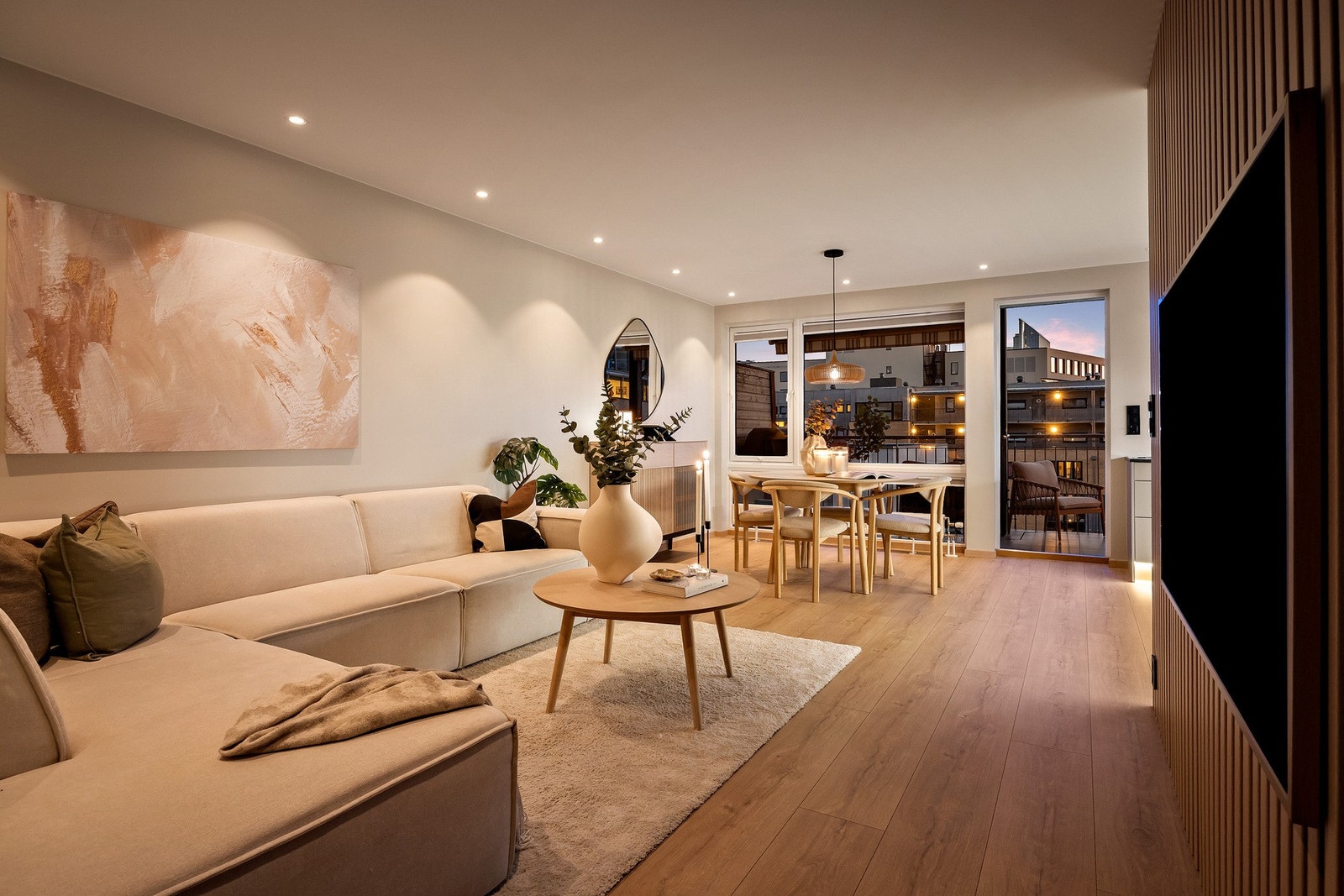 Downlights i taket med appstyring. Galleribilde