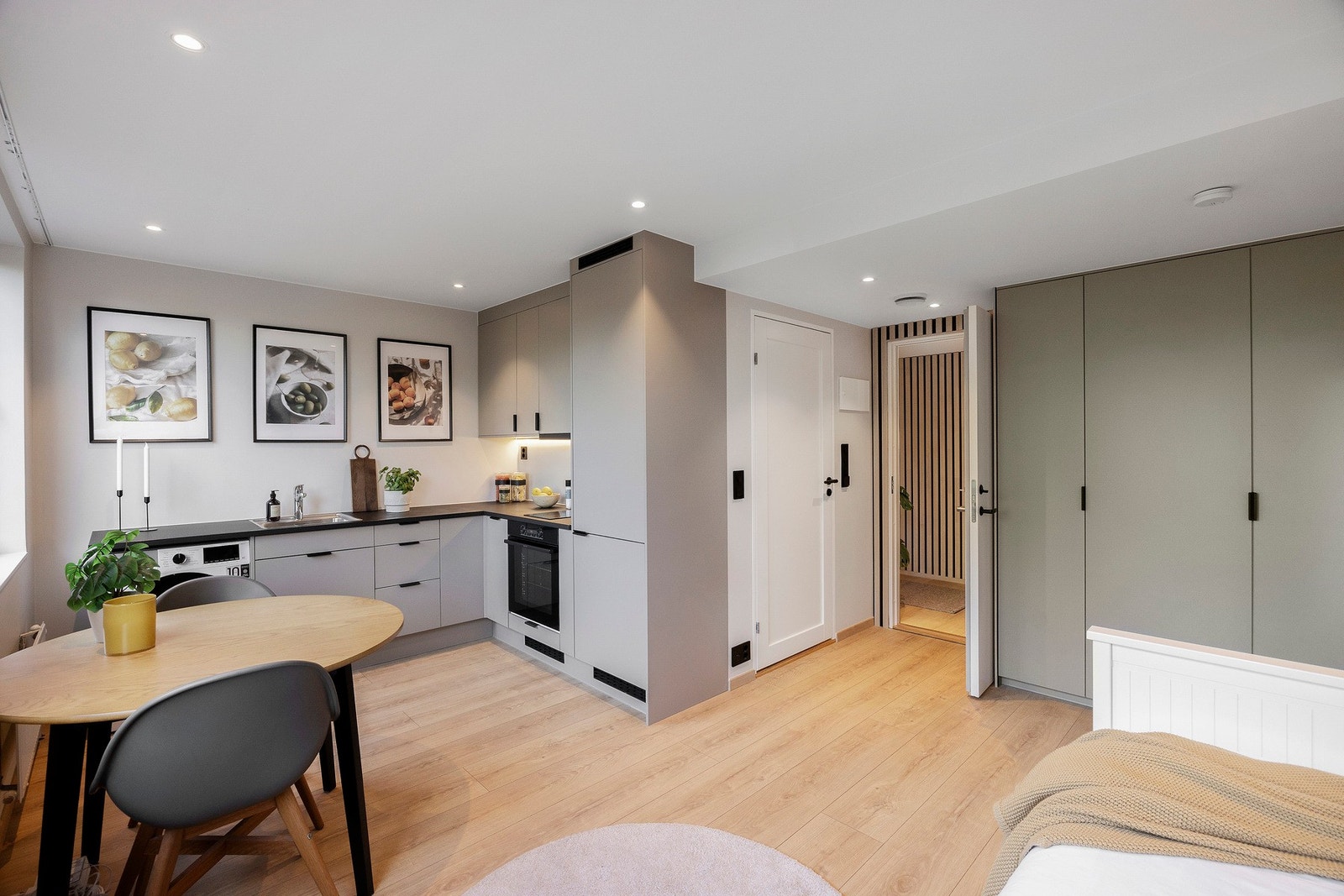 Hybelen er totaloppusset i 2022 med nytt bad og kjøkken. Galleribilde