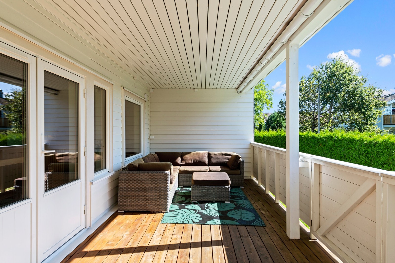 Selv har leiligheten en terrasse med utgang fra stuen. Galleribilde