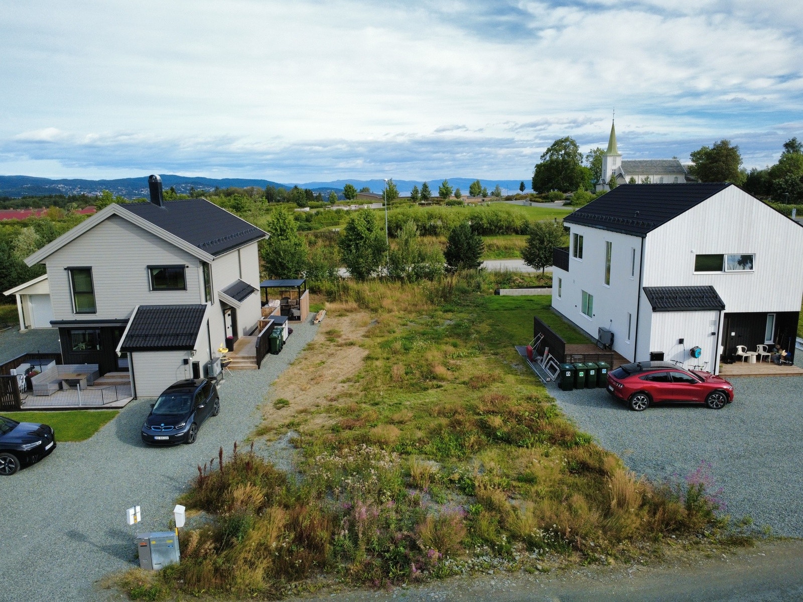 Det foreligger rammegodkjent enebolig. Rammegodkjennelsen samt pristilbud på ferdig hus ligger som vedlegg i salgsoppgaven Galleribilde