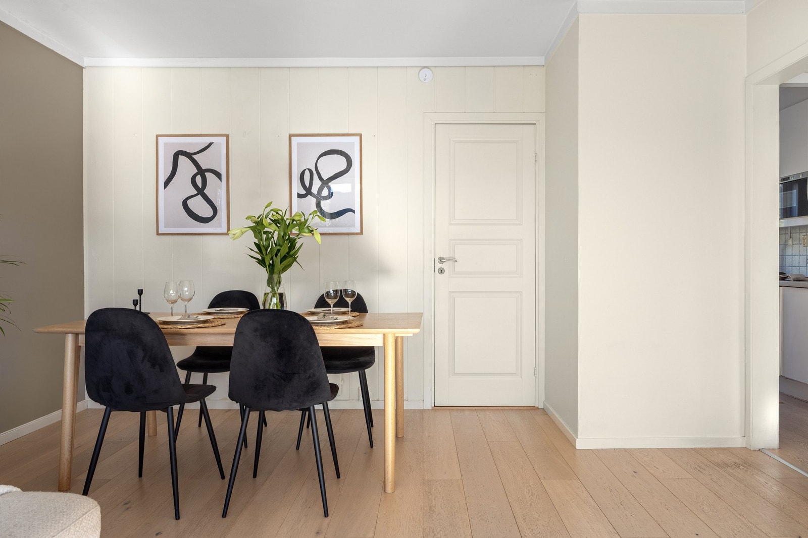 Leiligheten har en gjennomgående god standard og planløsning. Galleribilde