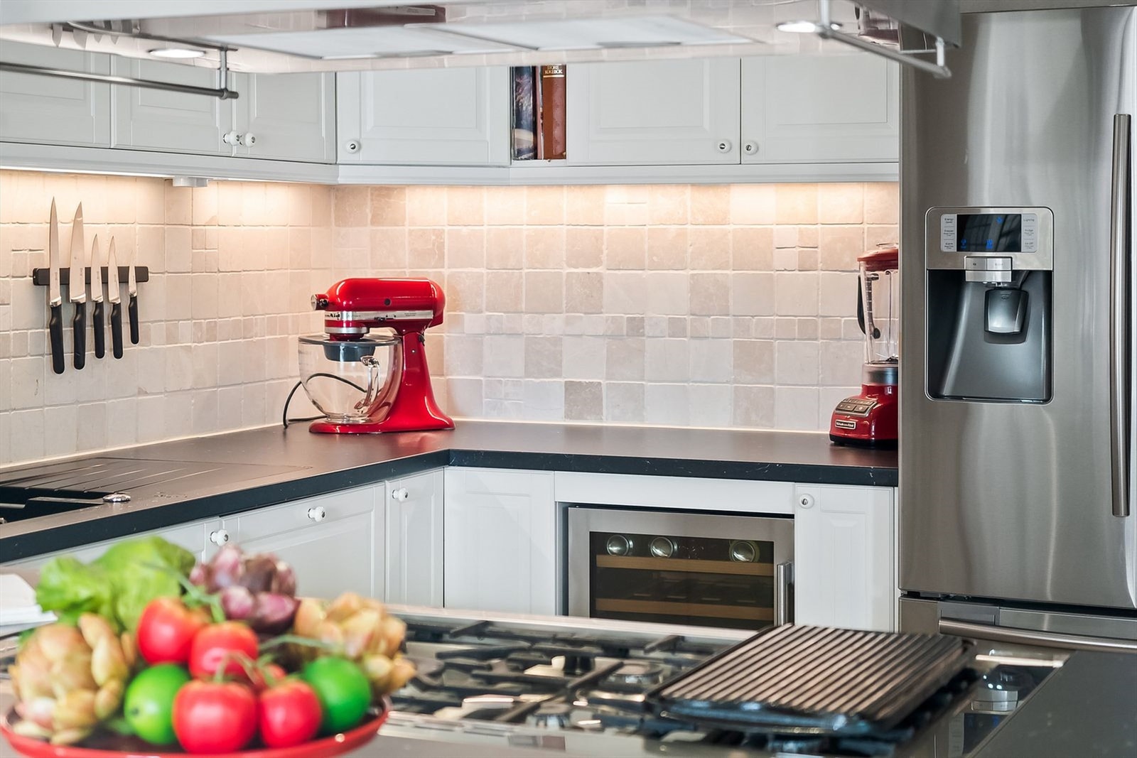 Meget god benkeplass på kjøkkenet Galleribilde