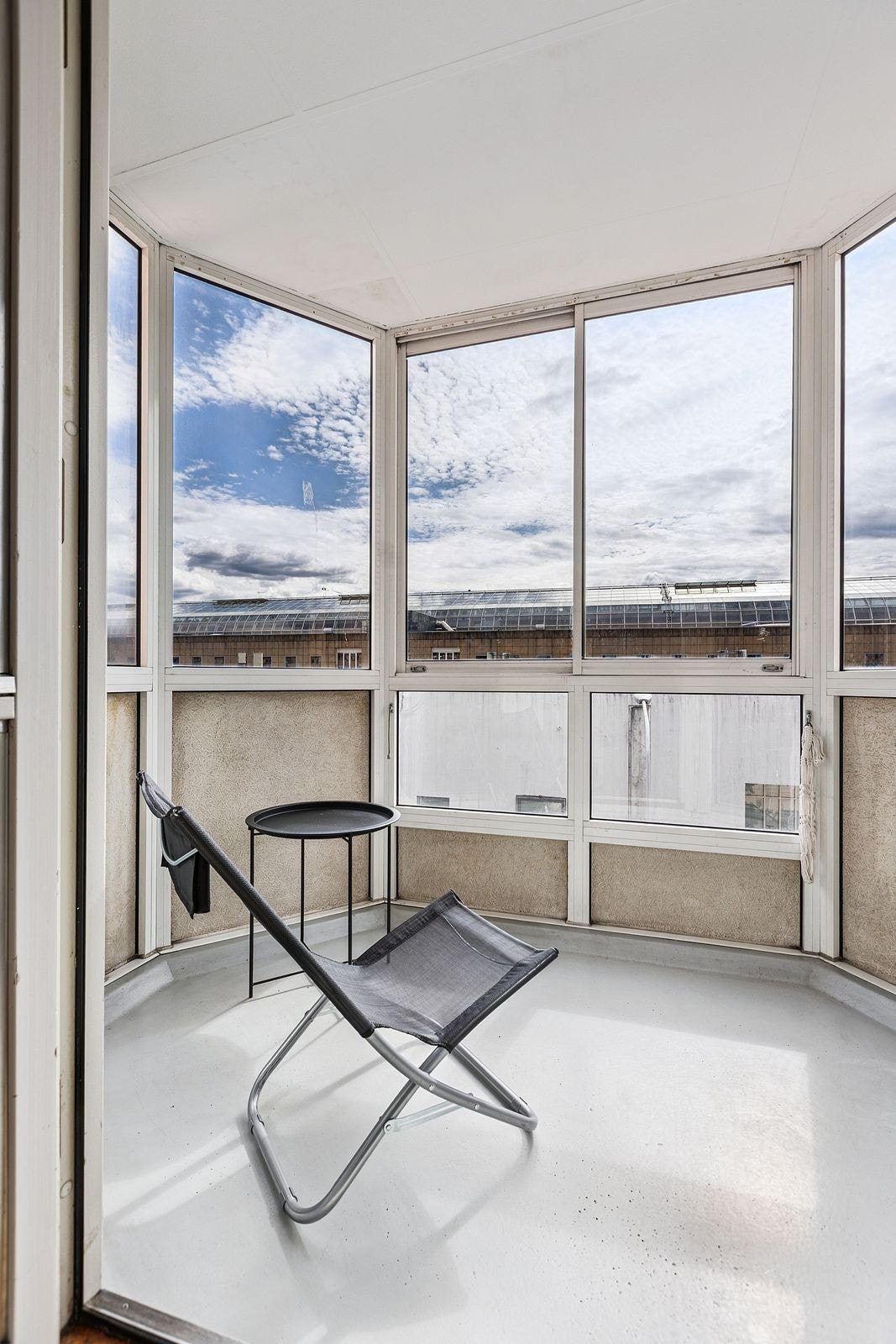 Innglasset balkong som gir ekstra rom for avslapning – uansett årstid. Galleribilde