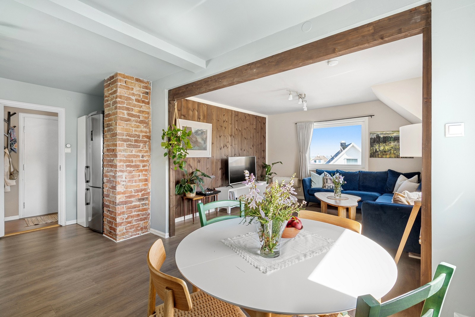 Det er kjekt å vite at du får plass til et spisebord av ønsket fasong og størrelse. Galleribilde