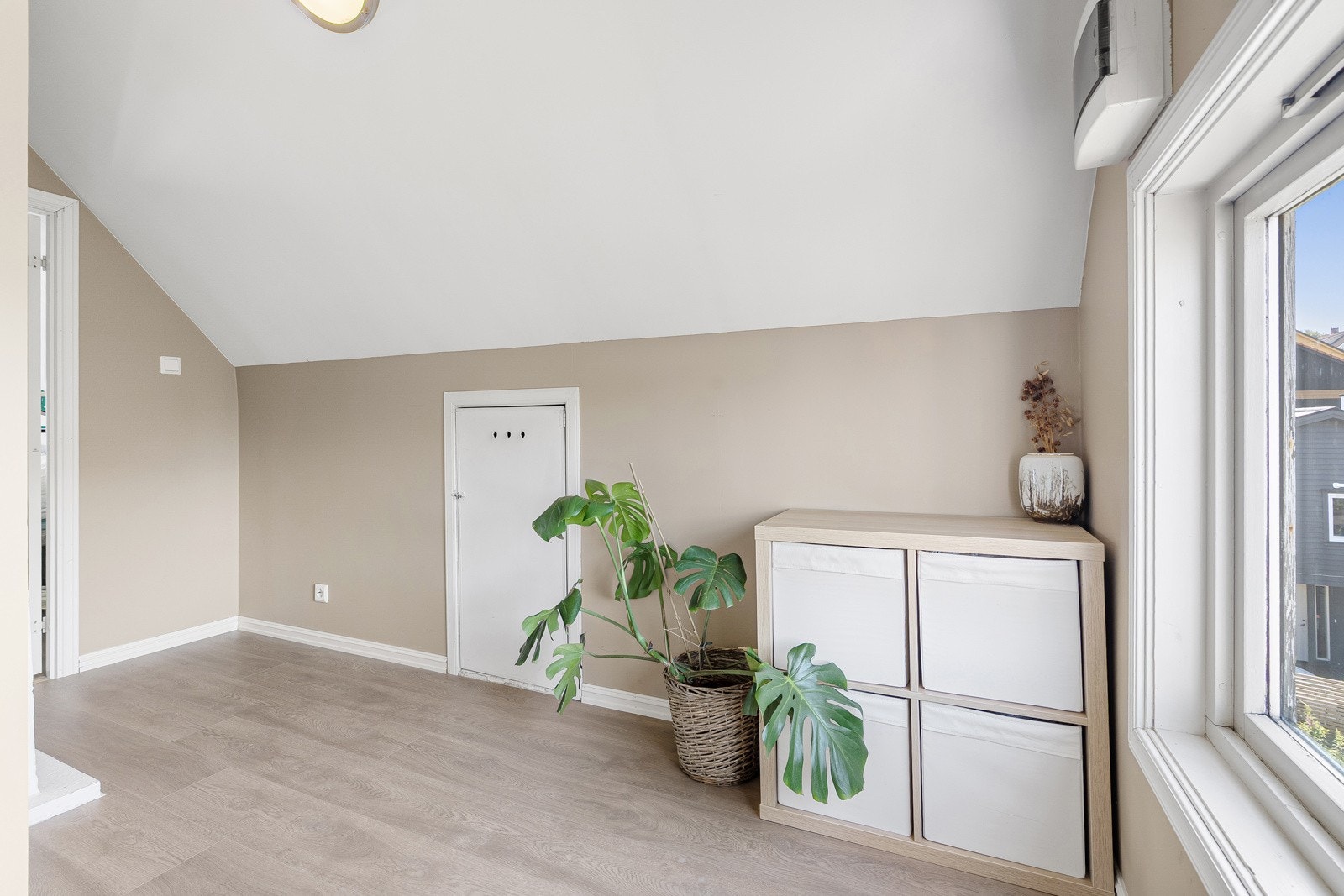 Det er godt med lagringsplass i kott. Galleribilde