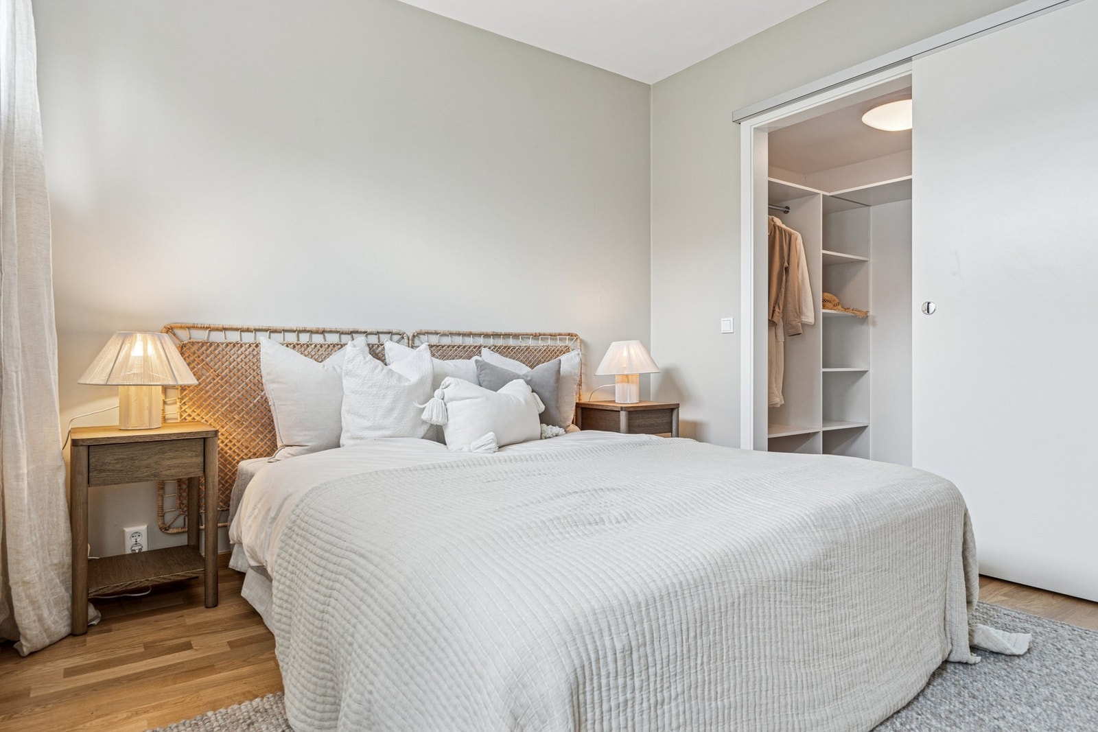 Boligen har to soverom av god størrelse. Hovedsoverommet måler 11 kvm. Galleribilde