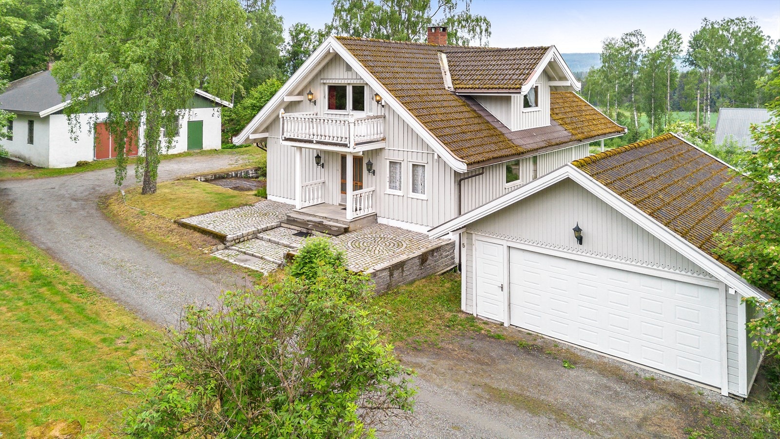 Aktiv Eiendom har gleden av å presentere Kollerudstien 5. En innholdsrik enebolig med dobbelgarasje og et stort snekkerverksted. Galleribilde