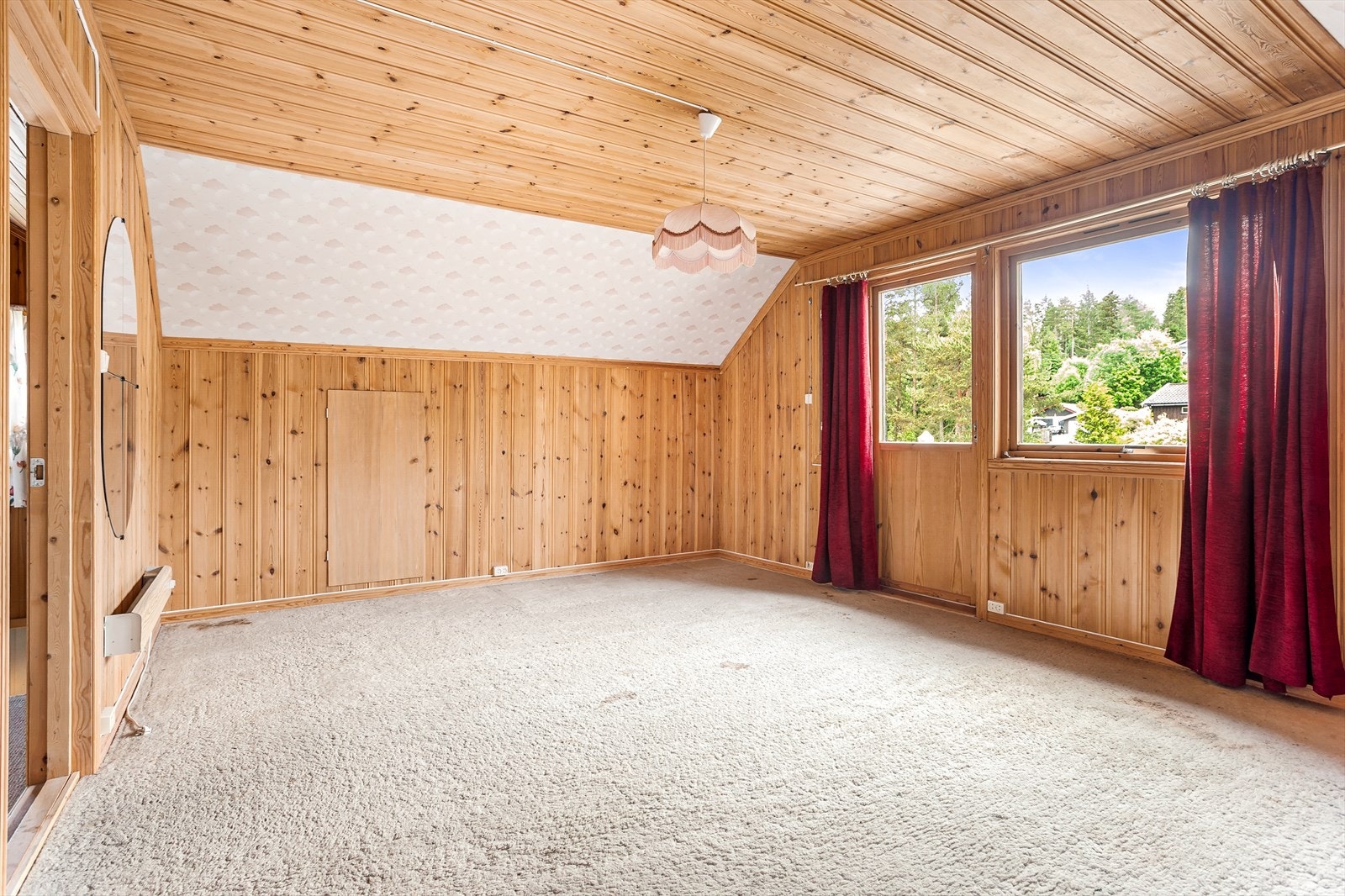 Soverommene oppe har begge utgang til hver sin balkong. Galleribilde