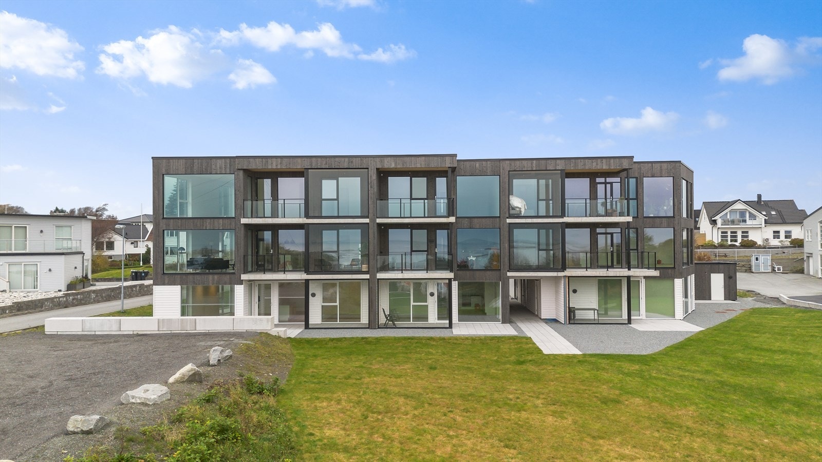 Store friarealer gir deg og familien mange muligheter for utendørsaktiviteter, inkludert en fotballøkke hvor barna kan leke trygt. Galleribilde