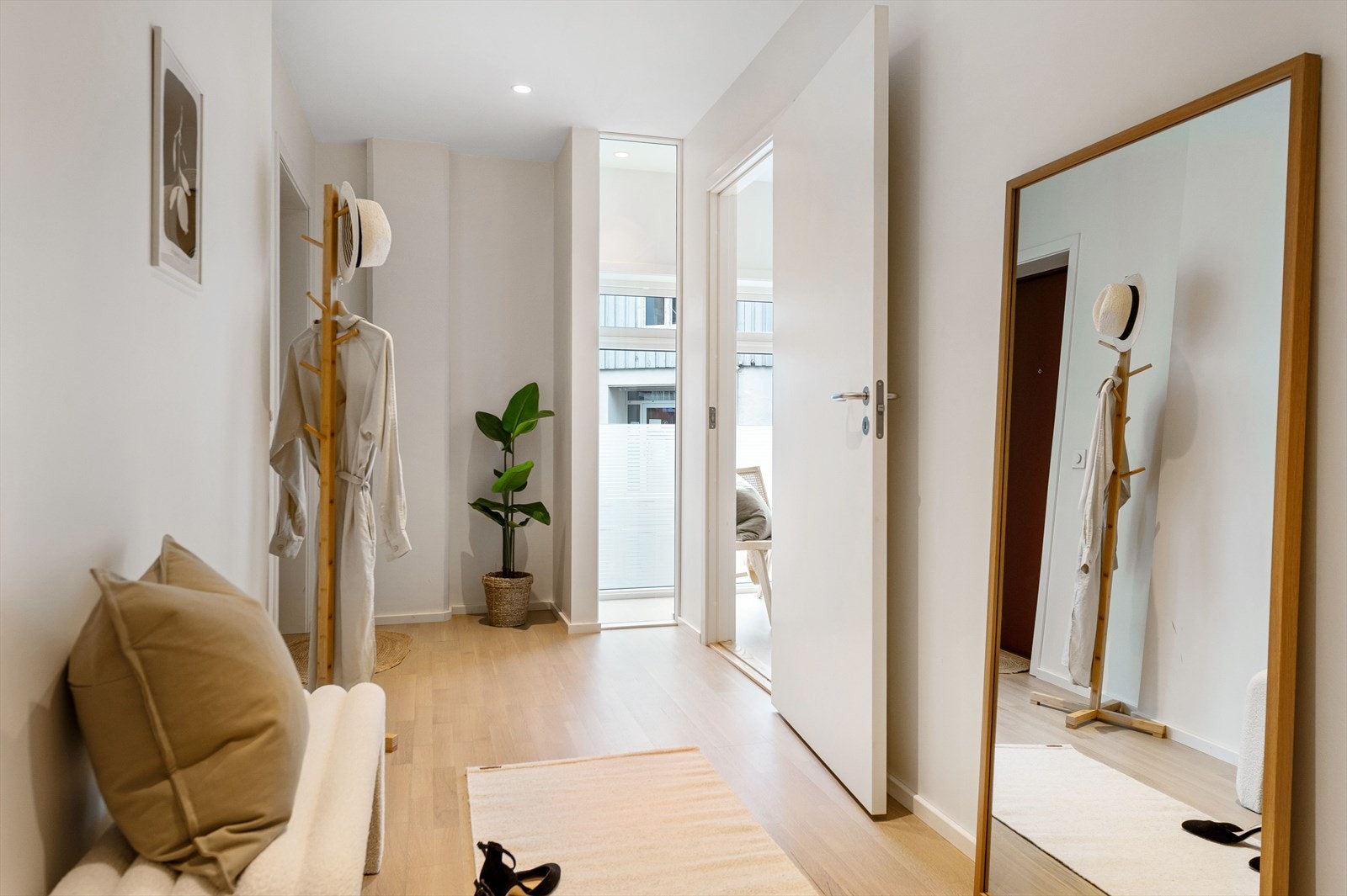 Stor, lys og innbydende entré Galleribilde