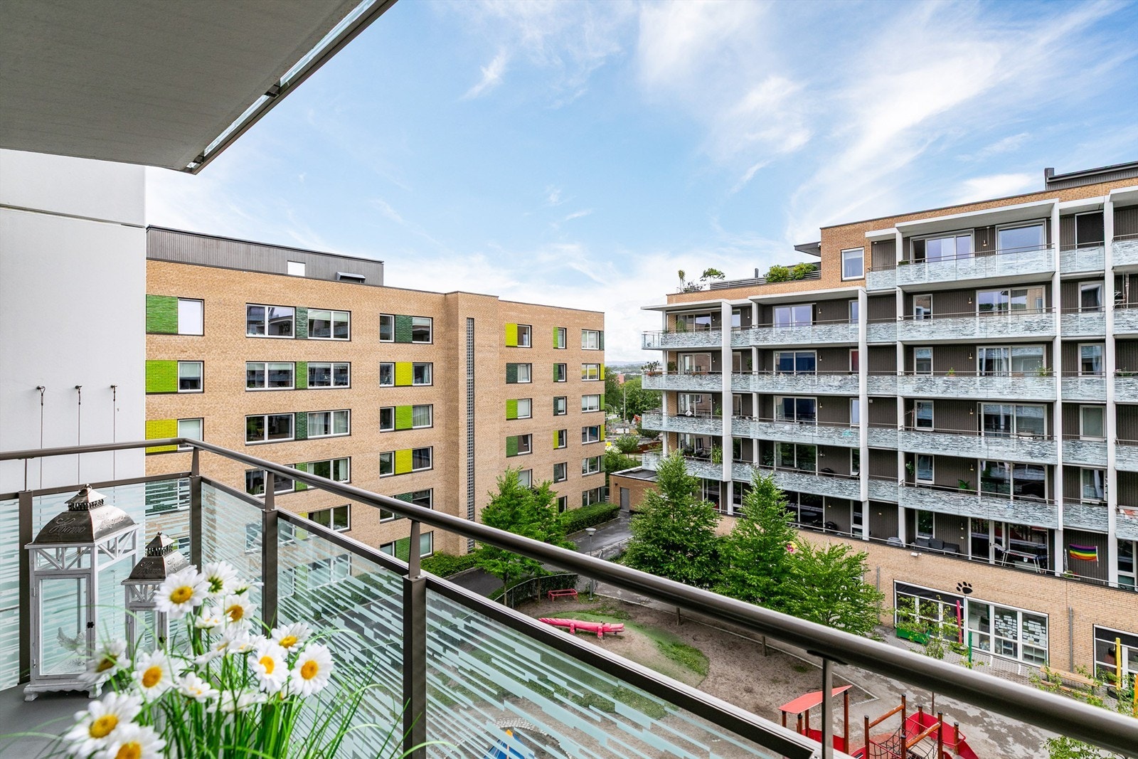 Leiligheten inngår i femte etasje og er i sin helhet orientert mot vest. Galleribilde