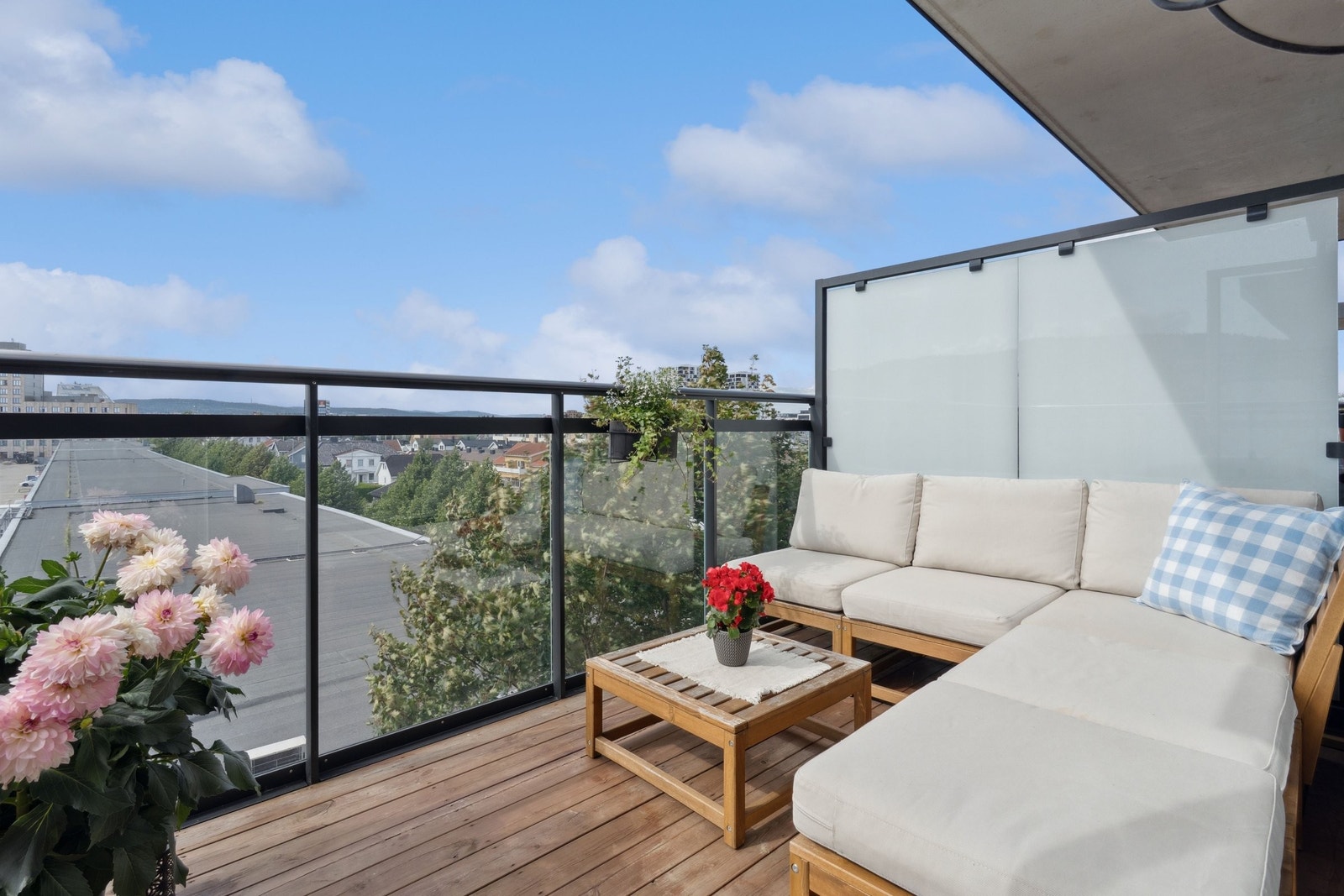 Solrik balkong. Galleribilde