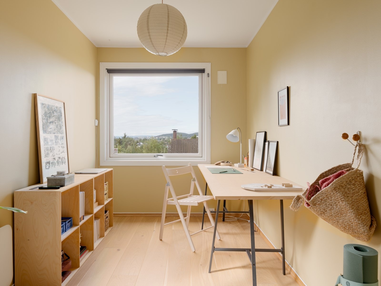 Soverom nummer tre - Innredet som kontor. Galleribilde