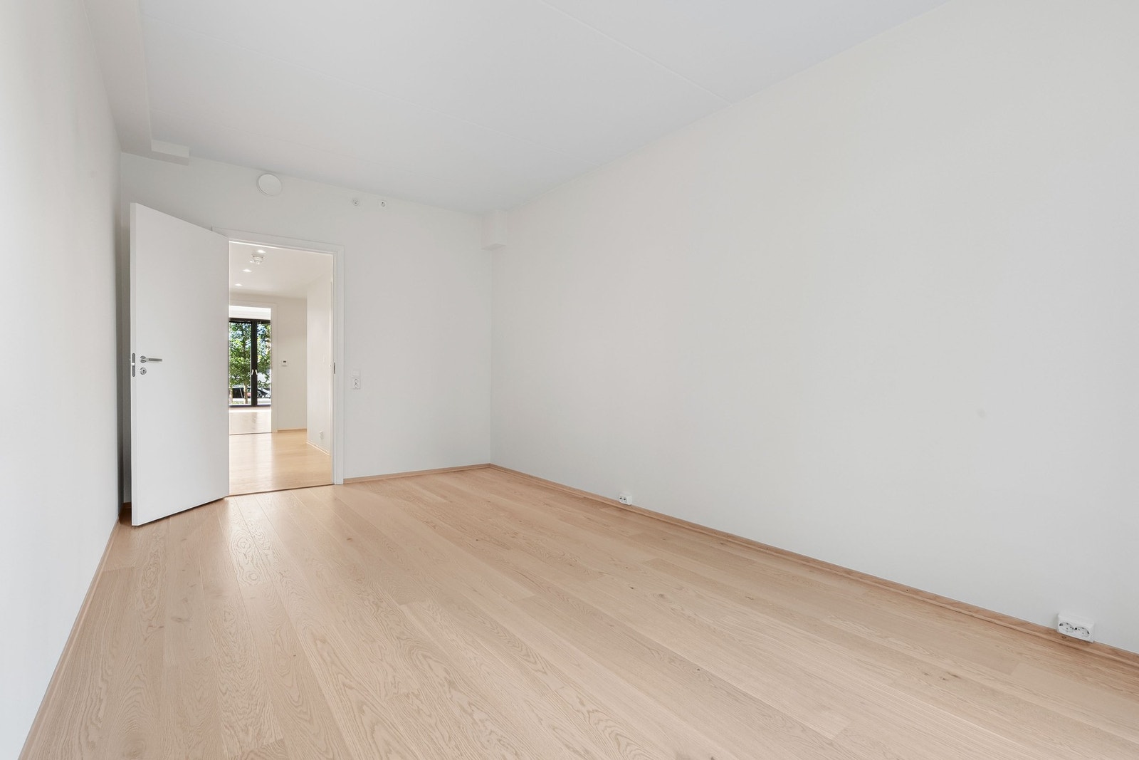 Det er balansert ventilasjon i leiligheten, samt sprinkelanlegg og felles brannvarslingsanlegg. Galleribilde