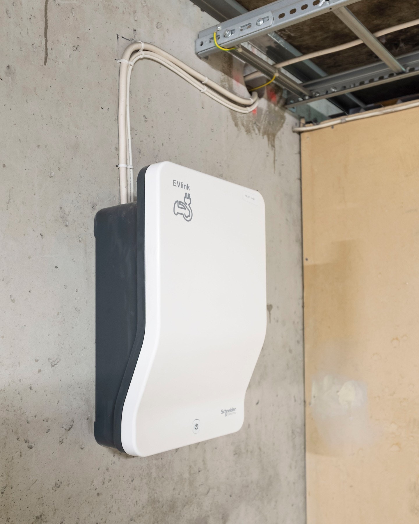 Det medfølger også elbillader. Galleribilde