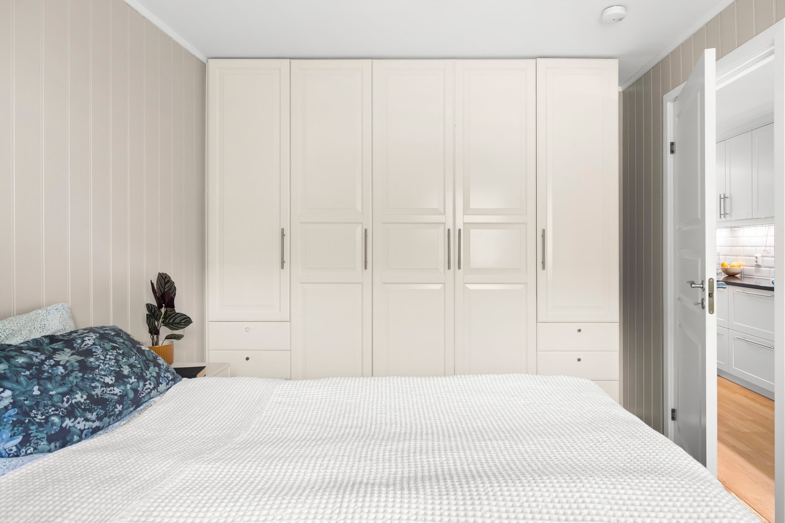 Innebygd garderobeskap. Galleribilde