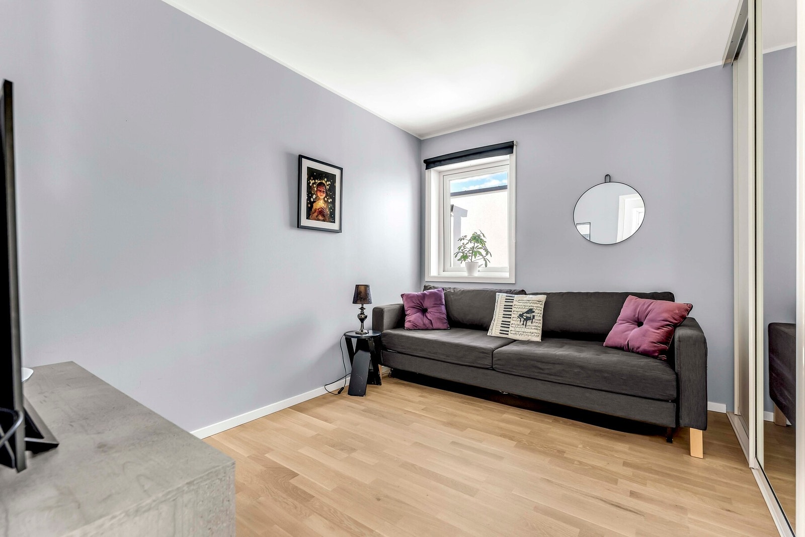 Det tredje soverommet har også skyvedørsgarderobe Galleribilde