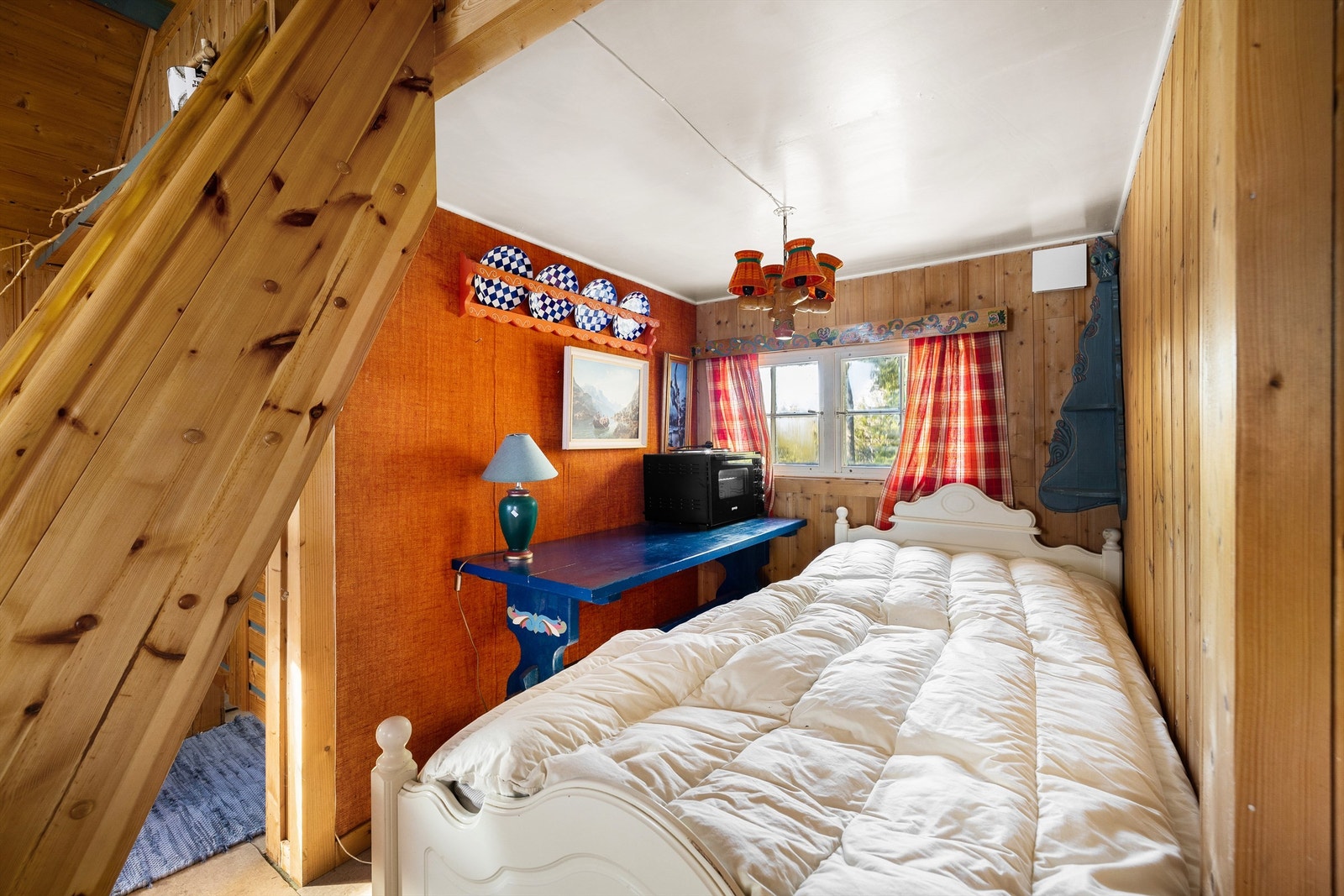 Nisje under hemsen benyttes i dag som sovekrok. Galleribilde