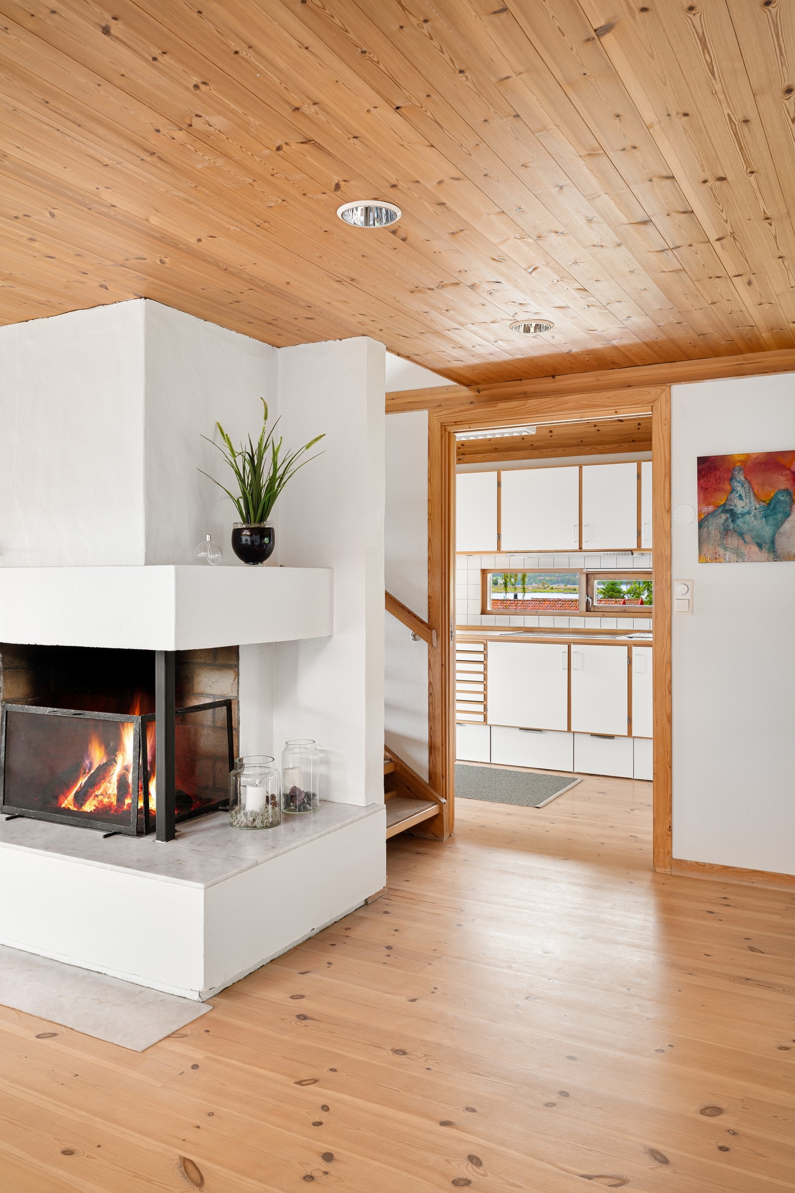 Fra stuen kommer man videre inn på kjøkkenet. Galleribilde