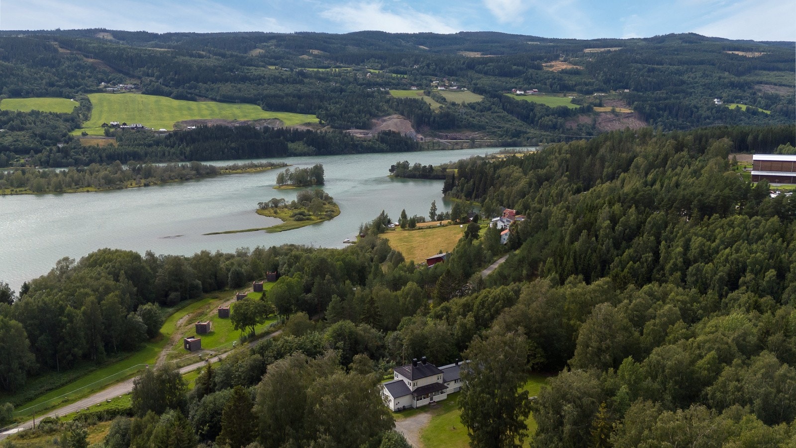 Området passer perfekt for dem som ønsker å bo sentralt og landlig i naturskjønne omgivelser! Galleribilde
